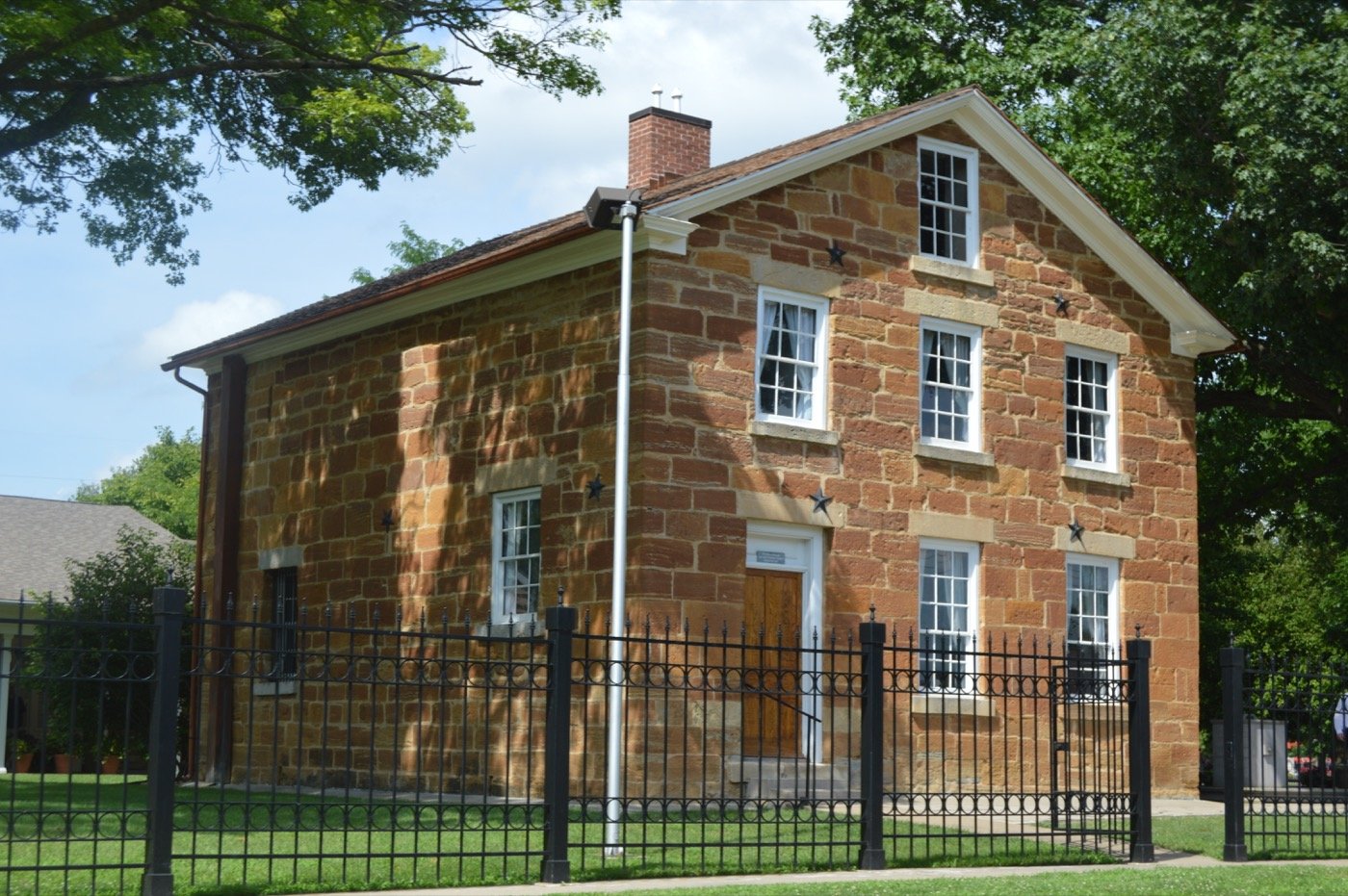 Exterior of Carthage Jail in Illinois